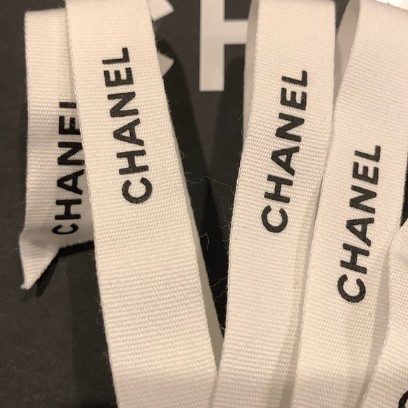 Chanel white ribbon - Picture 2 of 3